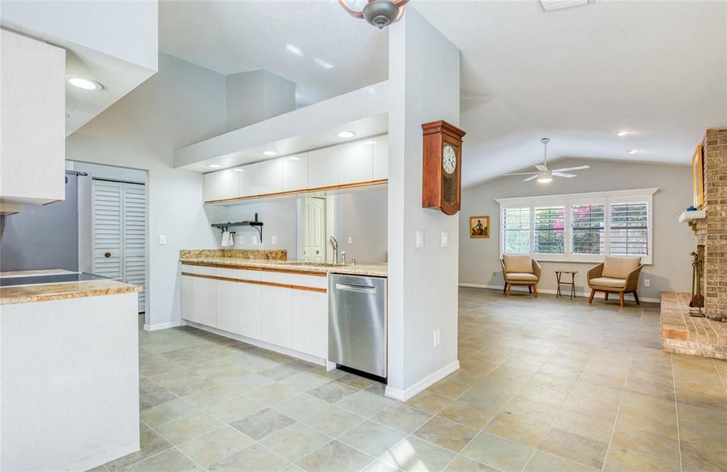 待售: $749,900 (3 贝兹, 2 浴室, 2146 平方英尺)