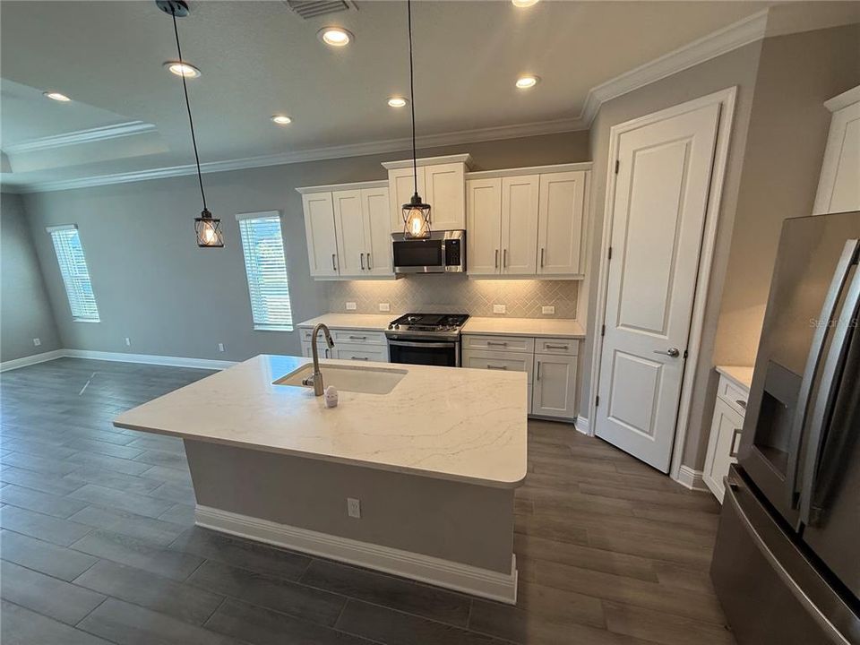 For Sale: $363,000 (3 beds, 2 baths, 1859 Square Feet)