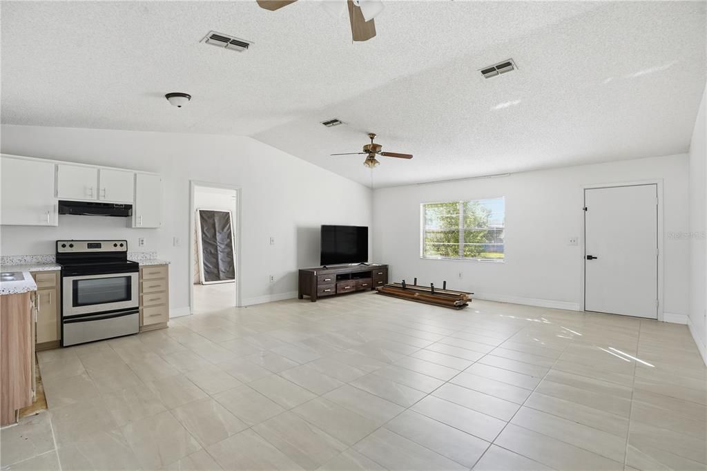 For Sale: $207,500 (2 beds, 2 baths, 1038 Square Feet)