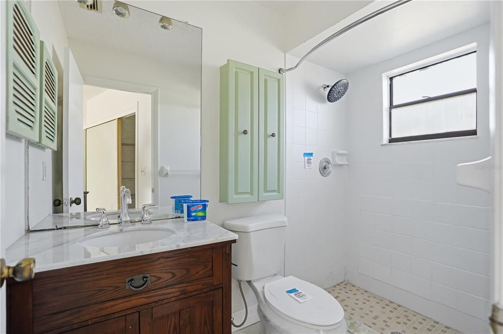 For Sale: $207,500 (2 beds, 2 baths, 1038 Square Feet)