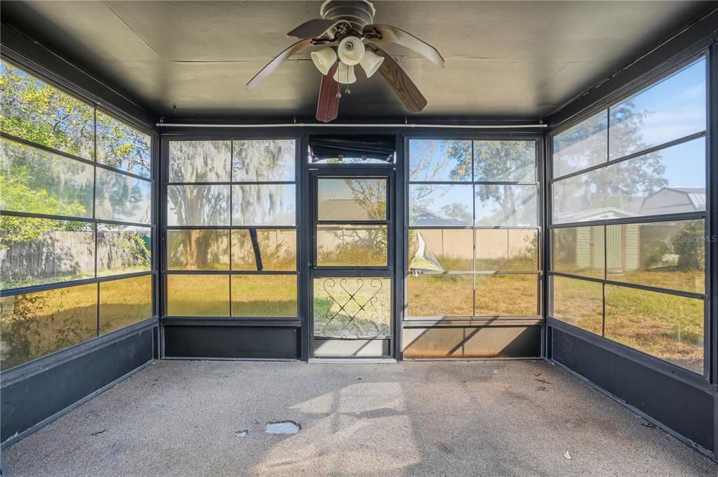 For Sale: $207,500 (2 beds, 2 baths, 1038 Square Feet)