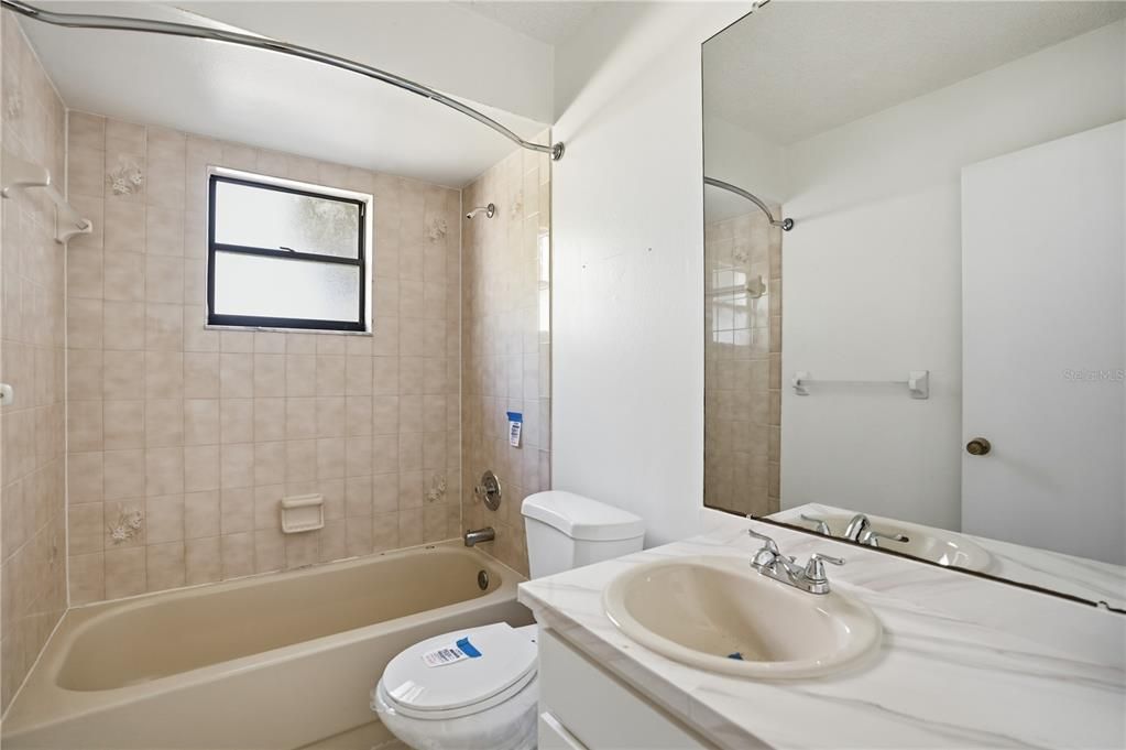 For Sale: $207,500 (2 beds, 2 baths, 1038 Square Feet)