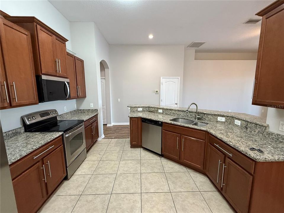 For Rent: $2,030 (3 beds, 2 baths, 1885 Square Feet)