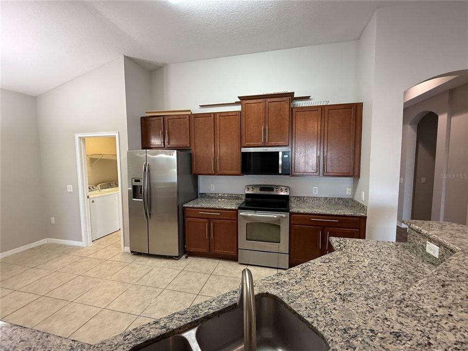 For Rent: $2,030 (3 beds, 2 baths, 1885 Square Feet)
