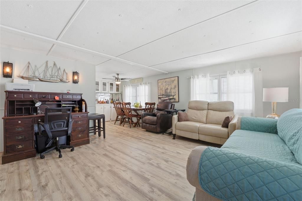 For Sale: $239,900 (3 beds, 2 baths, 1176 Square Feet)