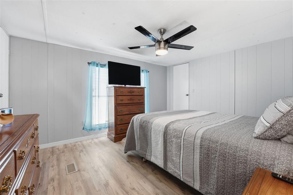 For Sale: $239,900 (3 beds, 2 baths, 1176 Square Feet)