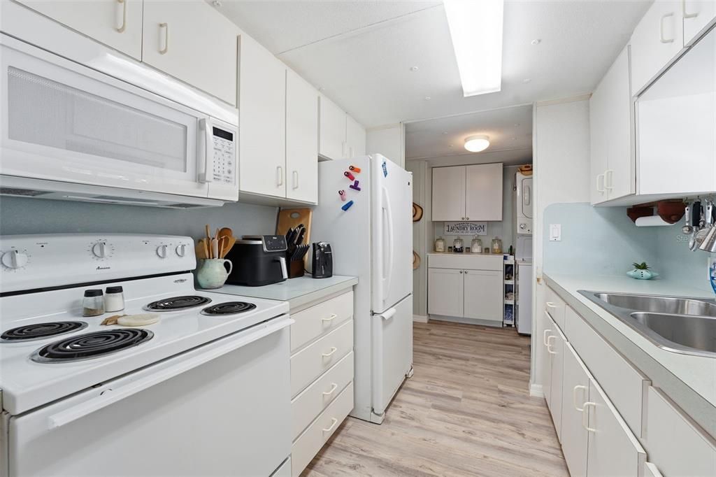 For Sale: $239,900 (3 beds, 2 baths, 1176 Square Feet)