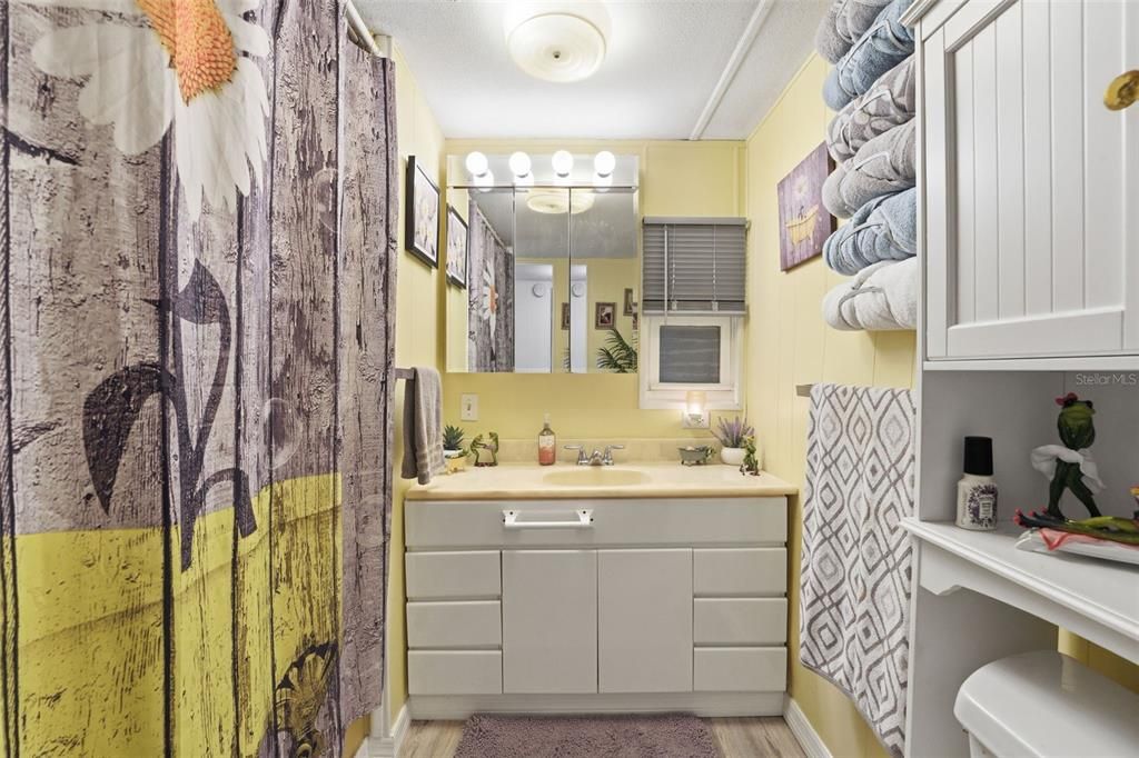 For Sale: $239,900 (3 beds, 2 baths, 1176 Square Feet)