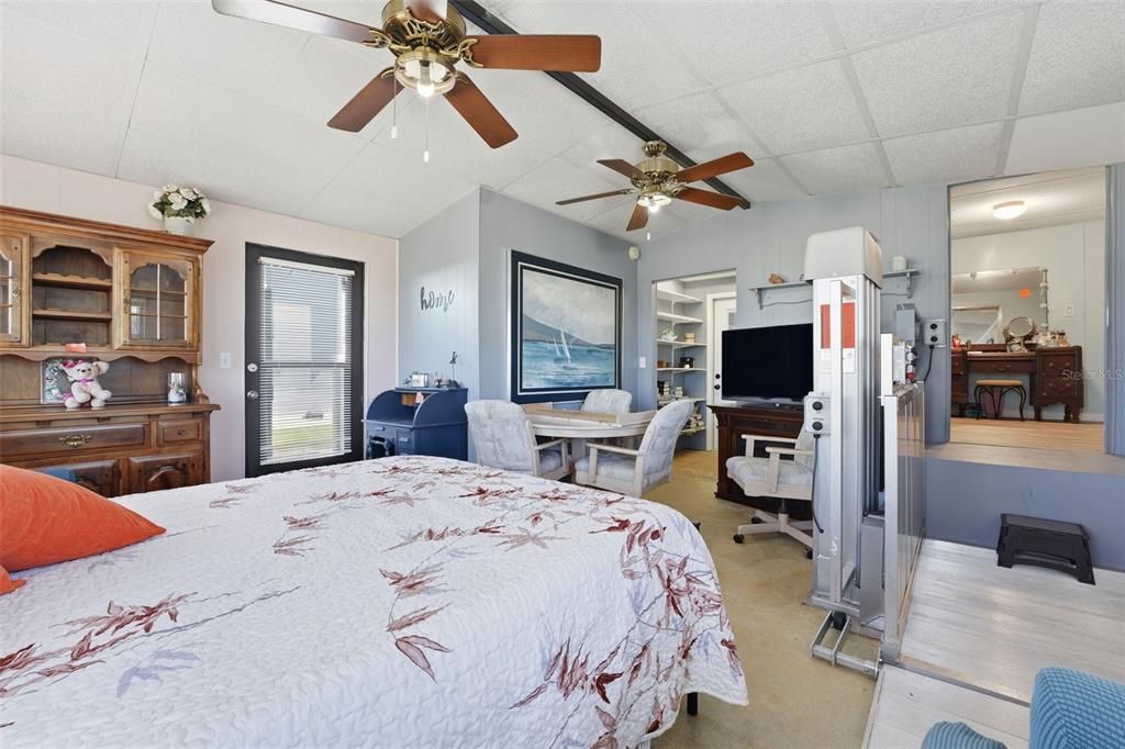 For Sale: $239,900 (3 beds, 2 baths, 1176 Square Feet)