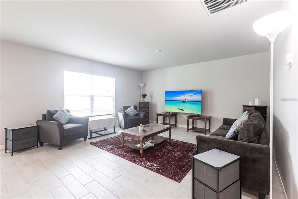 For Rent: $1,950 (3 beds, 2 baths, 1389 Square Feet)