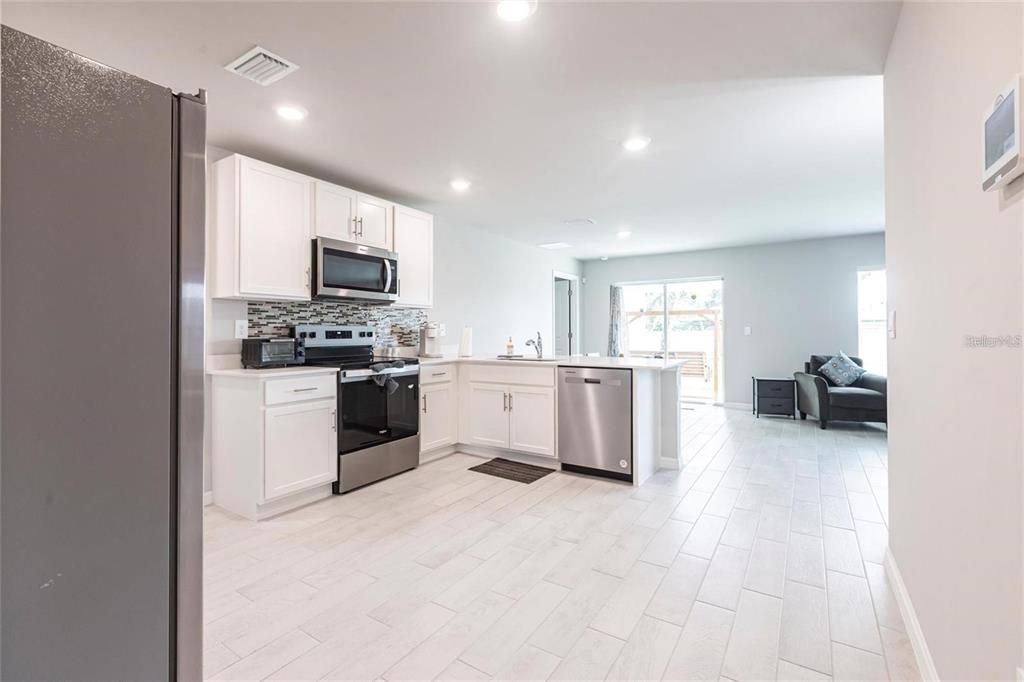 For Rent: $1,950 (3 beds, 2 baths, 1389 Square Feet)