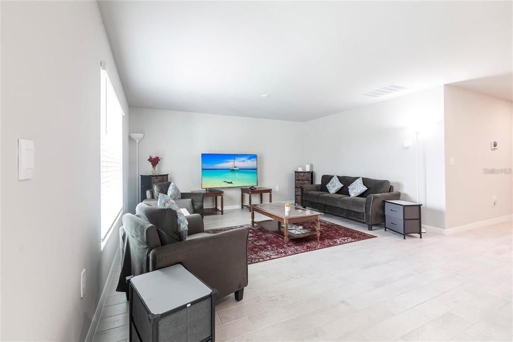 For Rent: $1,950 (3 beds, 2 baths, 1389 Square Feet)