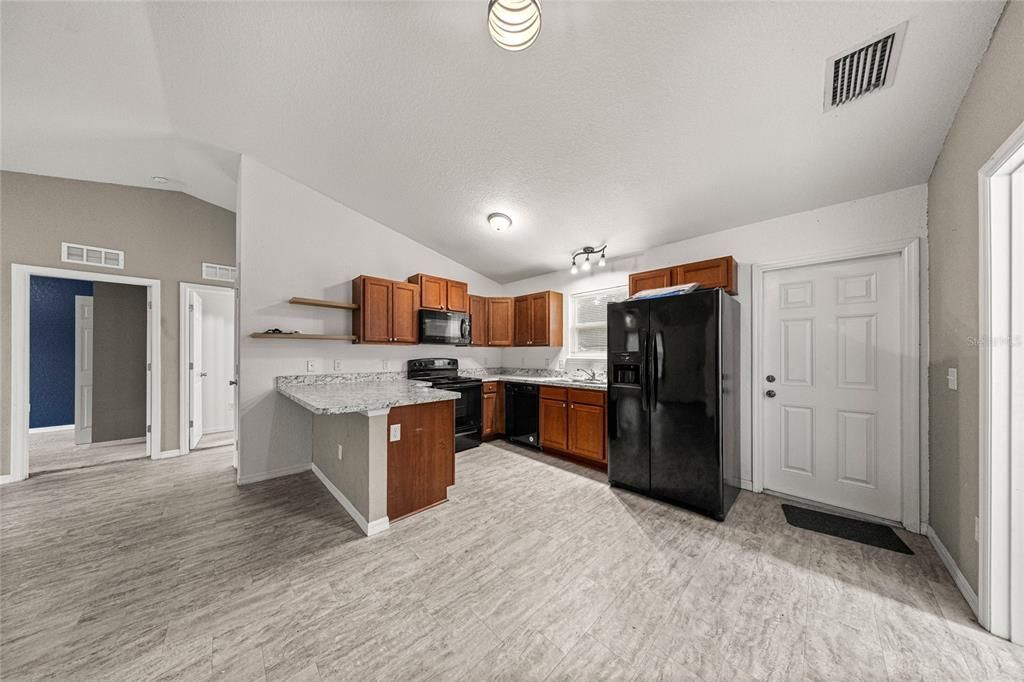 Active With Contract: $210,000 (3 beds, 2 baths, 1014 Square Feet)