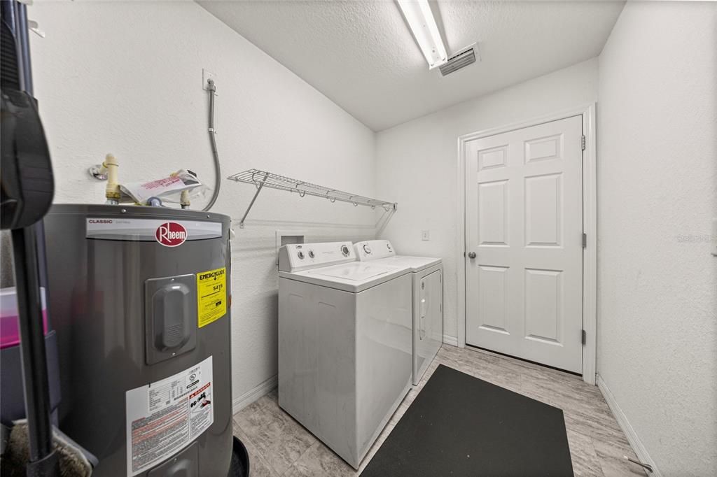 Active With Contract: $210,000 (3 beds, 2 baths, 1014 Square Feet)