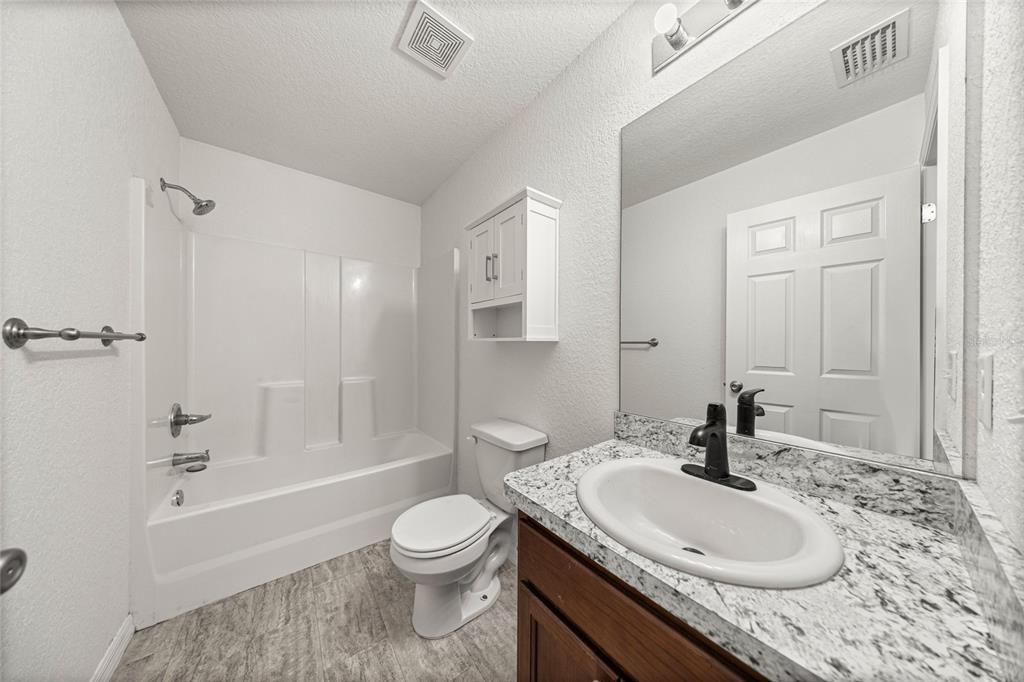 Active With Contract: $210,000 (3 beds, 2 baths, 1014 Square Feet)