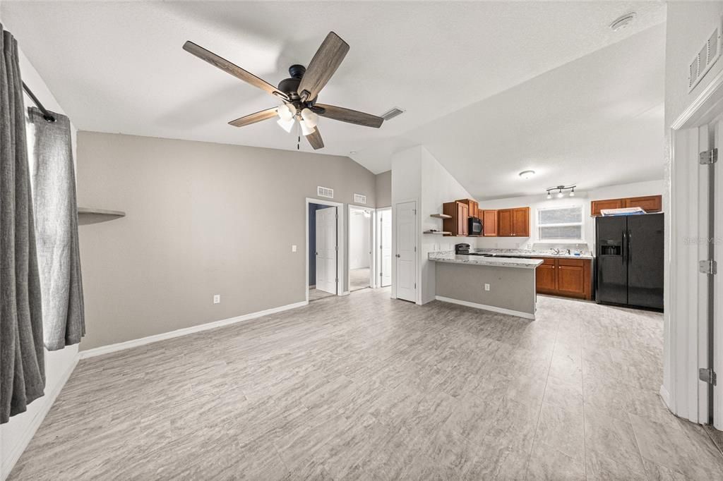 Active With Contract: $210,000 (3 beds, 2 baths, 1014 Square Feet)