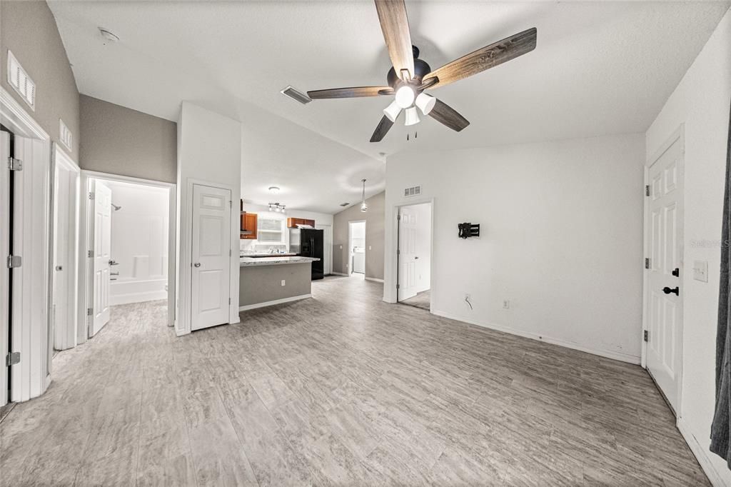 Active With Contract: $210,000 (3 beds, 2 baths, 1014 Square Feet)