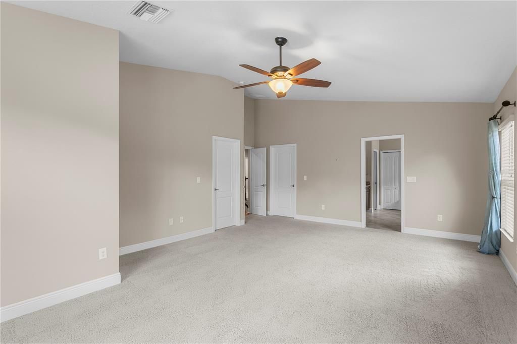 For Sale: $639,000 (5 beds, 3 baths, 3484 Square Feet)