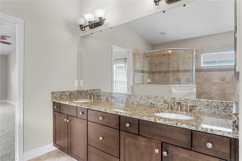 For Sale: $639,000 (5 beds, 3 baths, 3484 Square Feet)