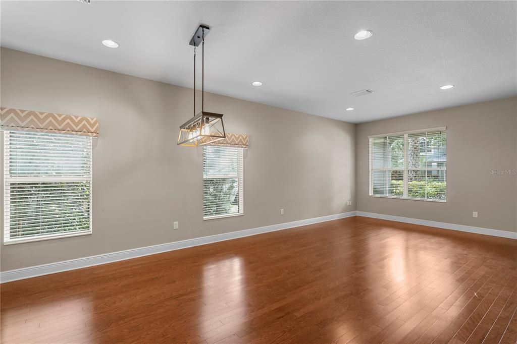 For Sale: $639,000 (5 beds, 3 baths, 3484 Square Feet)