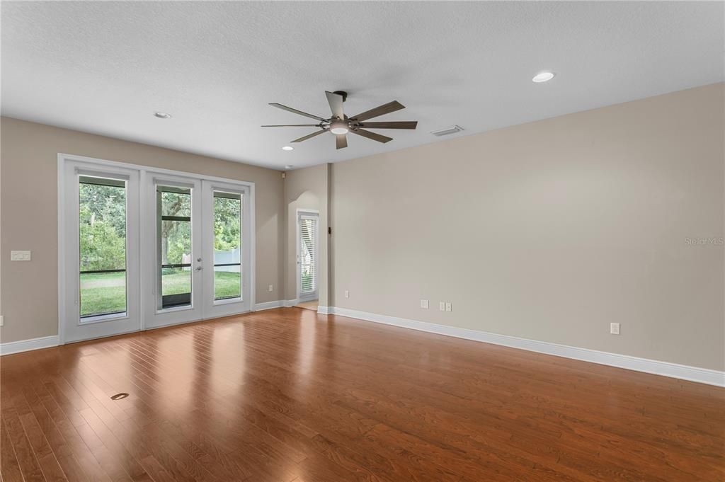 For Sale: $639,000 (5 beds, 3 baths, 3484 Square Feet)