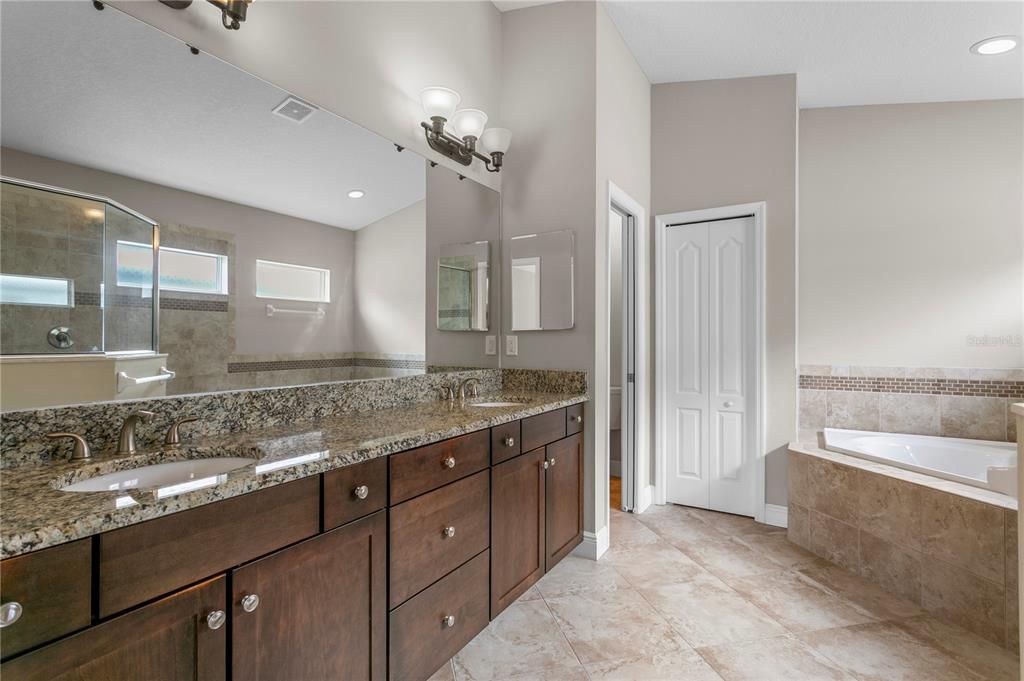 For Sale: $639,000 (5 beds, 3 baths, 3484 Square Feet)