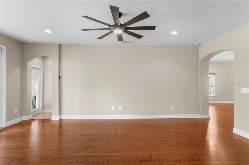 For Sale: $639,000 (5 beds, 3 baths, 3484 Square Feet)