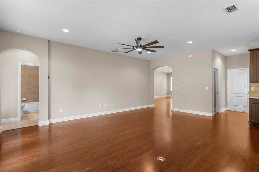 For Sale: $639,000 (5 beds, 3 baths, 3484 Square Feet)