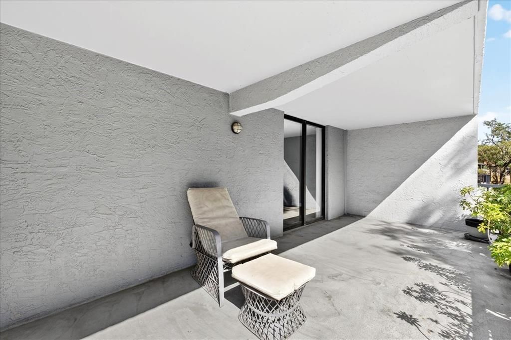 Active With Contract: $325,000 (2 beds, 2 baths, 1136 Square Feet)