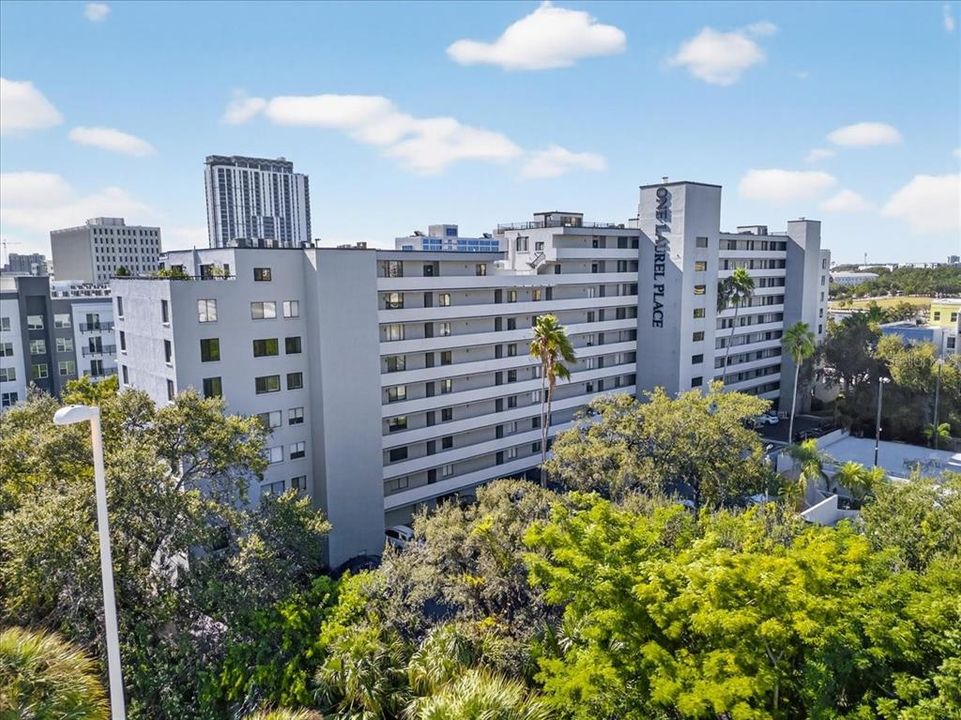 Active With Contract: $325,000 (2 beds, 2 baths, 1136 Square Feet)