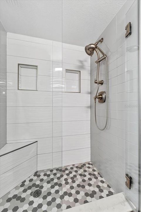 Active With Contract: $325,000 (2 beds, 2 baths, 1136 Square Feet)