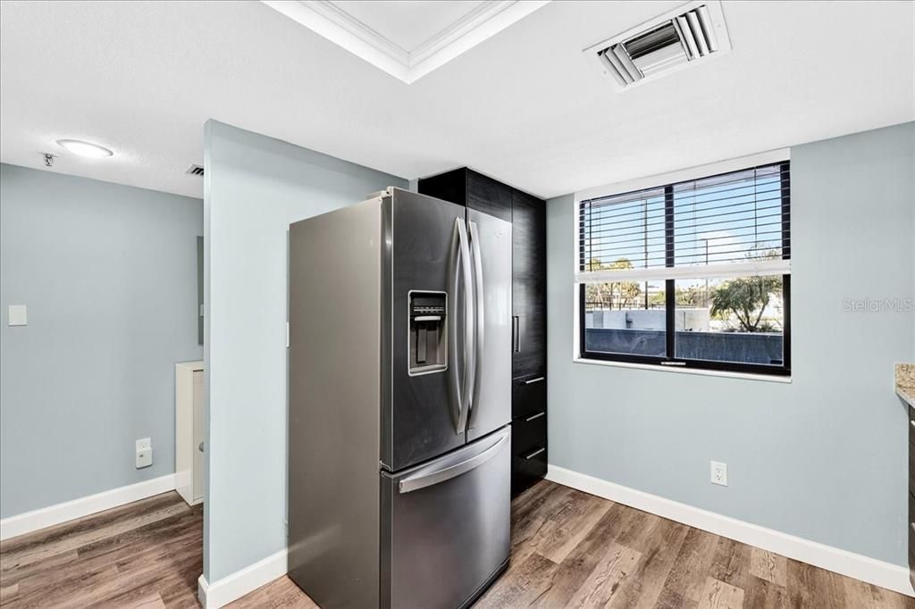 Active With Contract: $325,000 (2 beds, 2 baths, 1136 Square Feet)