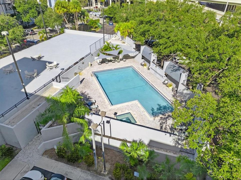 Active With Contract: $325,000 (2 beds, 2 baths, 1136 Square Feet)