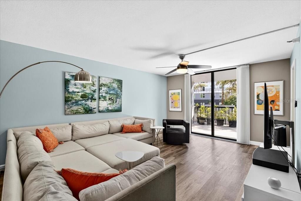 Active With Contract: $325,000 (2 beds, 2 baths, 1136 Square Feet)