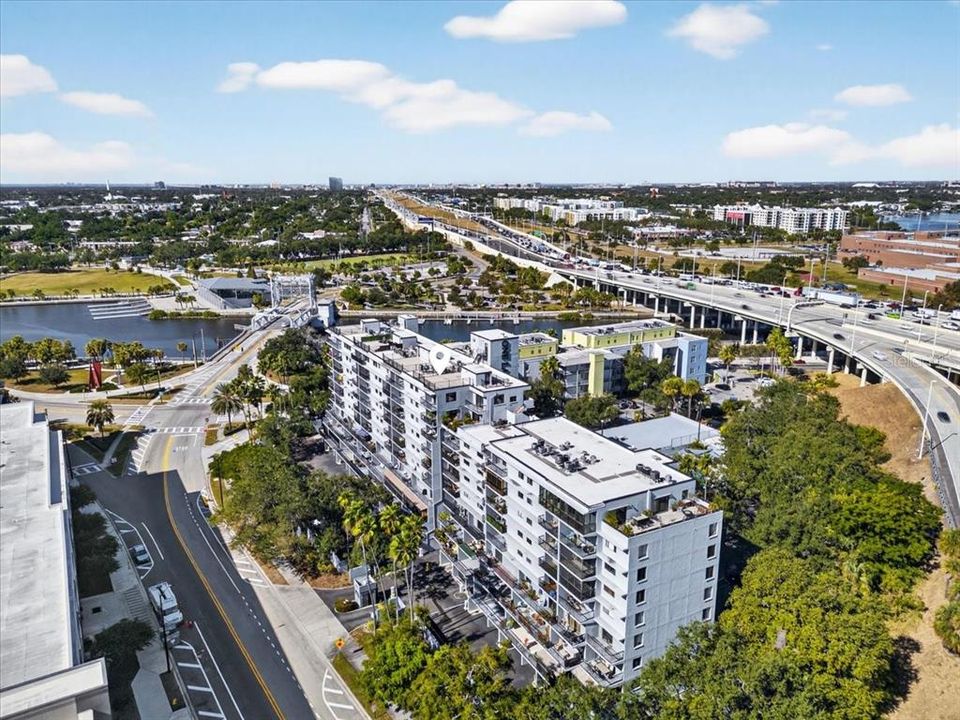 Active With Contract: $325,000 (2 beds, 2 baths, 1136 Square Feet)