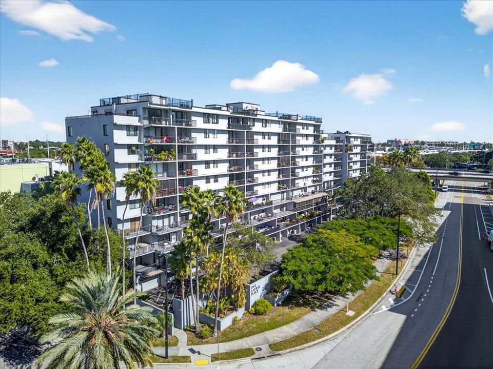 Active With Contract: $325,000 (2 beds, 2 baths, 1136 Square Feet)