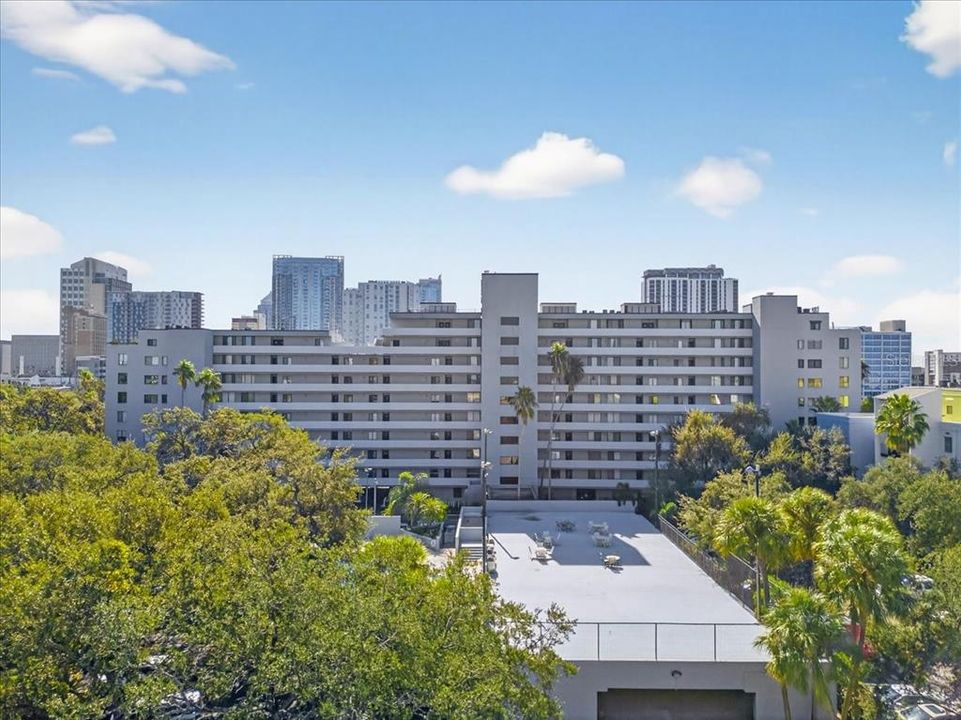 Active With Contract: $325,000 (2 beds, 2 baths, 1136 Square Feet)