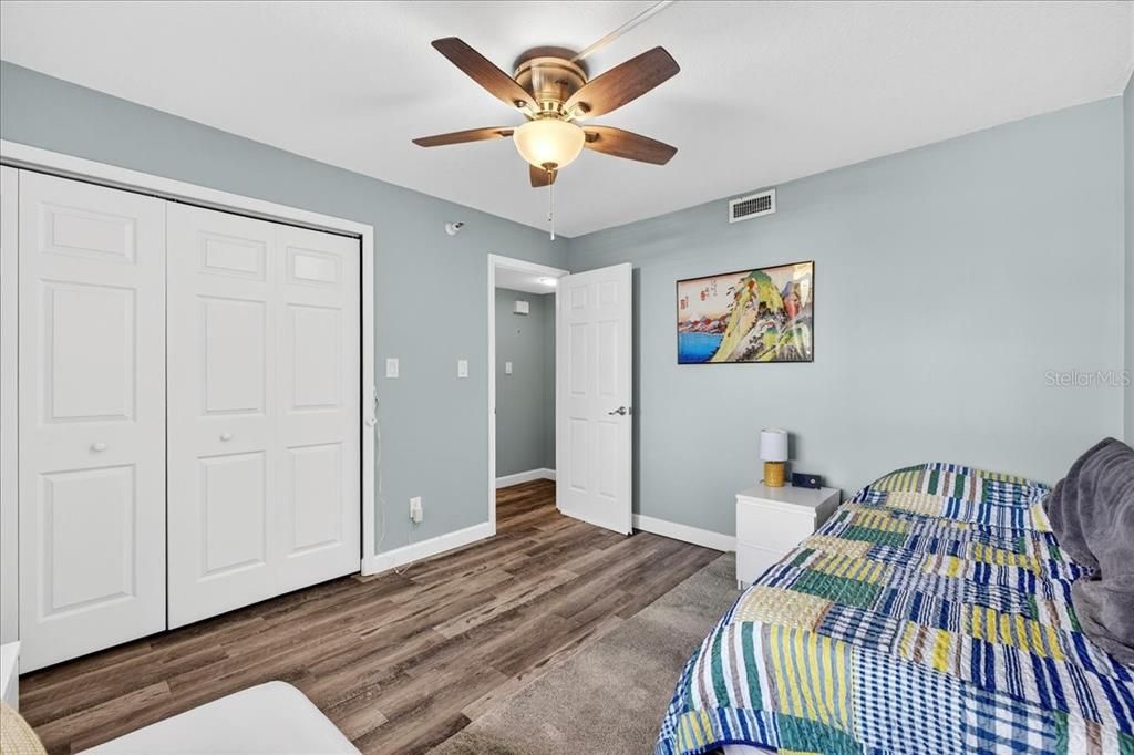 Active With Contract: $325,000 (2 beds, 2 baths, 1136 Square Feet)