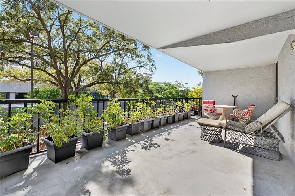 Active With Contract: $325,000 (2 beds, 2 baths, 1136 Square Feet)