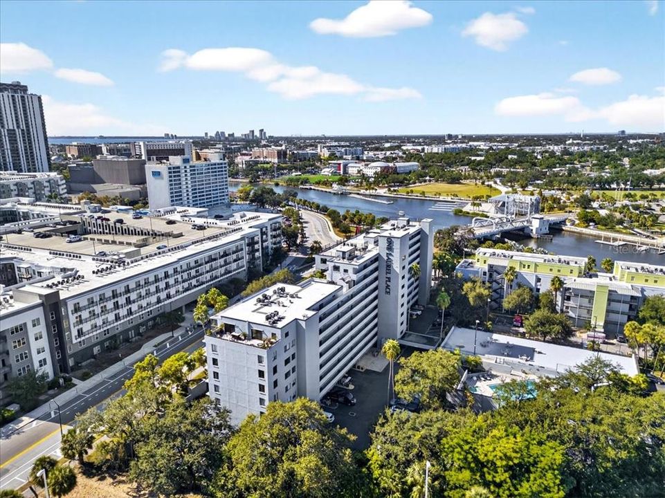 Active With Contract: $325,000 (2 beds, 2 baths, 1136 Square Feet)