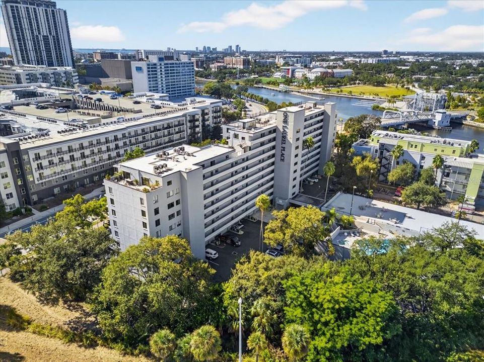 Active With Contract: $325,000 (2 beds, 2 baths, 1136 Square Feet)