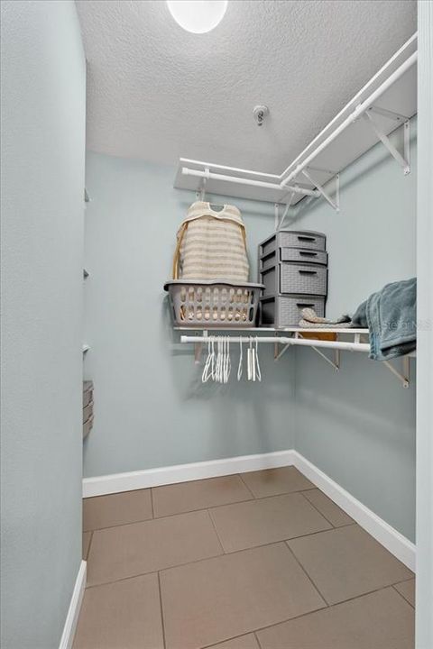 Active With Contract: $325,000 (2 beds, 2 baths, 1136 Square Feet)