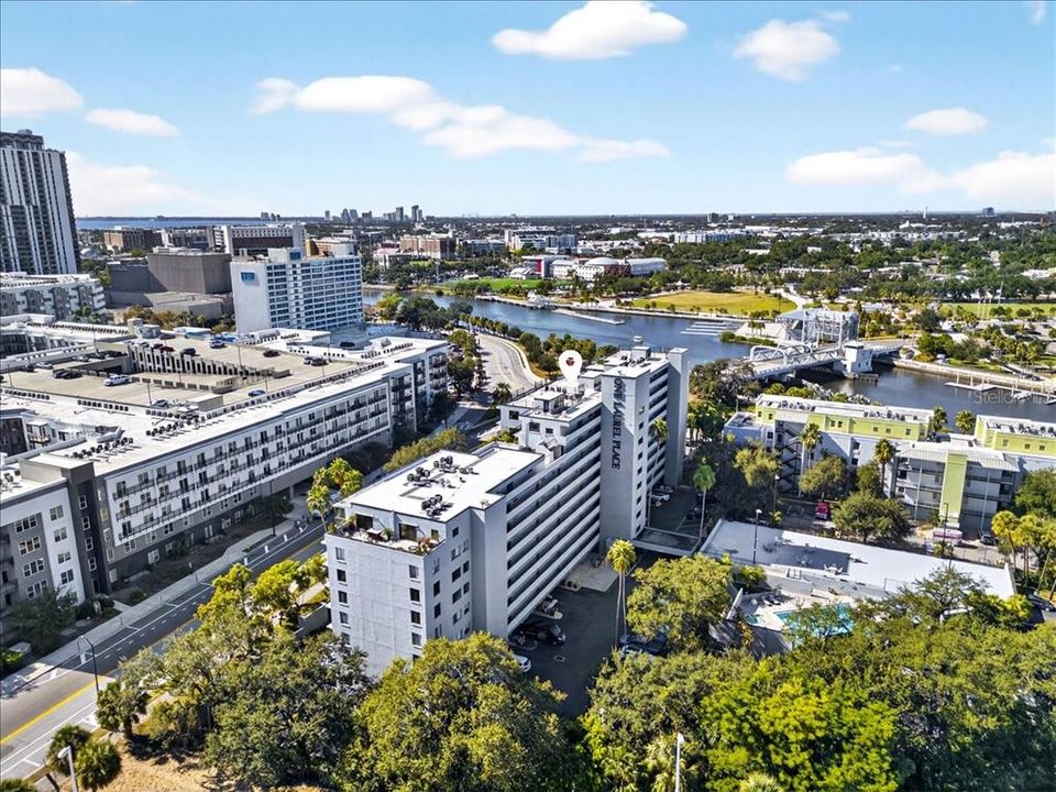 Active With Contract: $325,000 (2 beds, 2 baths, 1136 Square Feet)