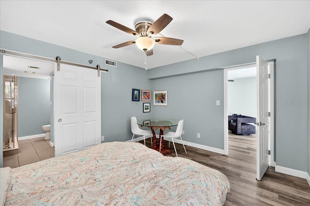 Active With Contract: $325,000 (2 beds, 2 baths, 1136 Square Feet)