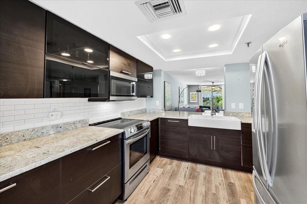 Active With Contract: $325,000 (2 beds, 2 baths, 1136 Square Feet)