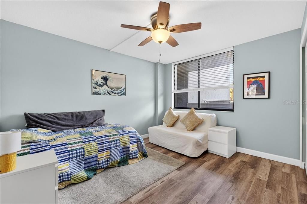 Active With Contract: $325,000 (2 beds, 2 baths, 1136 Square Feet)