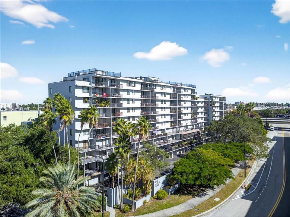 Active With Contract: $325,000 (2 beds, 2 baths, 1136 Square Feet)