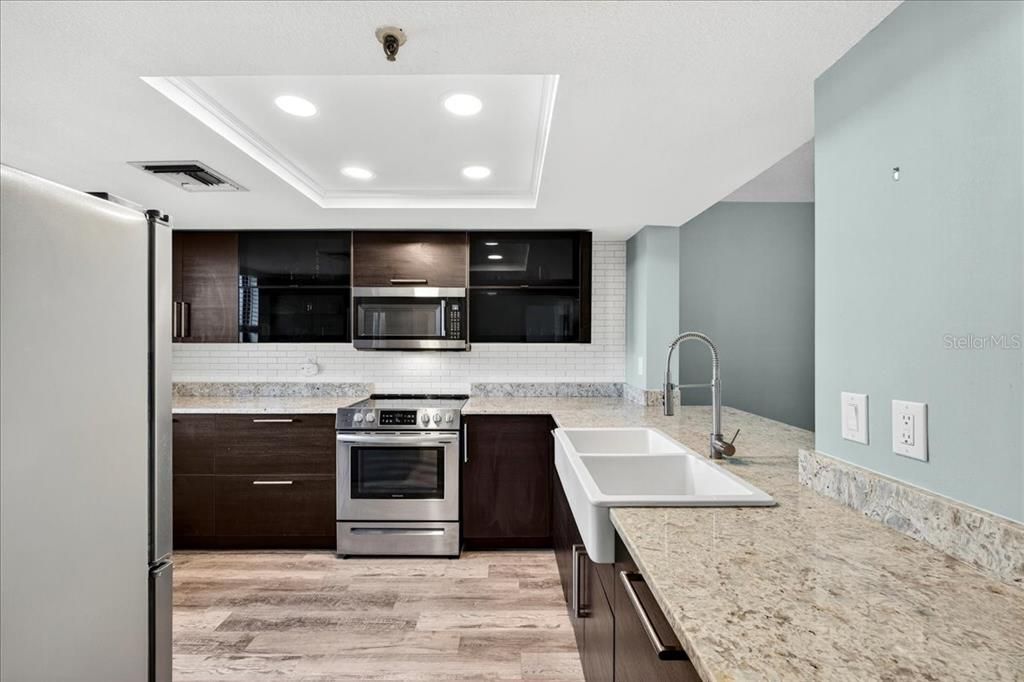 Active With Contract: $325,000 (2 beds, 2 baths, 1136 Square Feet)