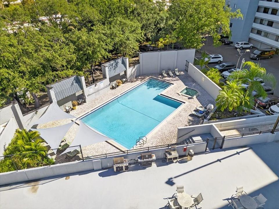 Active With Contract: $325,000 (2 beds, 2 baths, 1136 Square Feet)