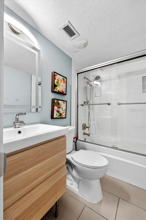 Active With Contract: $325,000 (2 beds, 2 baths, 1136 Square Feet)